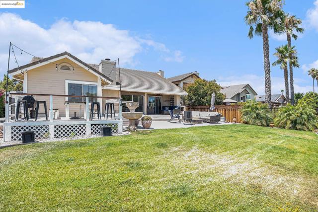 2167 Saint Andrews Ct, Discovery Bay CA: https://media.crmls.org/mediaz/ec7cc58a-8674-449f-8f30-8bdab2064b6d.jpg