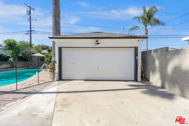 4723 Autry Avenue, Long Beach CA: https://media.crmls.org/mediaz/ec7cd549-0dbc-4114-ac27-7e327cbab0a1.jpg