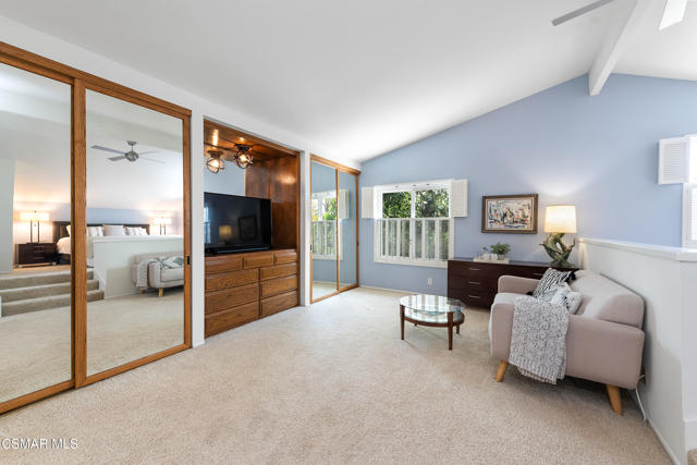 11556 Coralberry Court, Moorpark CA: https://media.crmls.org/mediaz/ec7cdc64-b8a9-4321-a9a6-46210ff45725.jpg