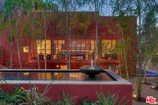 470 Layton Way, Los Angeles CA: https://media.crmls.org/mediaz/ec7ced04-2ce8-408e-8a4c-098df5ccbc32.jpg