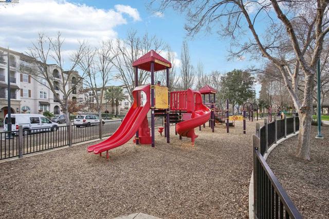 3240 Maguire Way, Dublin CA: https://media.crmls.org/mediaz/ec7cfa0f-d2d9-4499-aade-d2a5b3bb5900.jpg