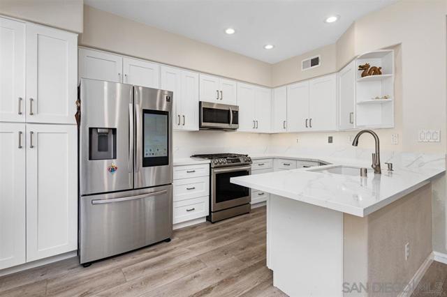 12530 Heatherton Ct, San Diego CA: https://media.crmls.org/mediaz/ec7d0cd5-65c1-438f-bde7-b4e519ba5fe5.jpg
