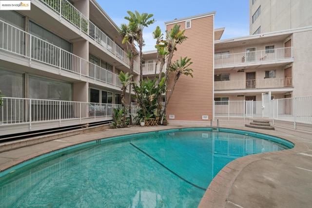 1425 Lakeside DR, Oakland CA: https://media.crmls.org/mediaz/ec7d13e6-7ca9-4538-a403-c36e4a909cd3.jpg