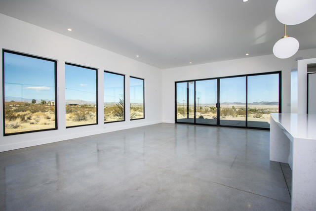 66050 Cottonwood Drive, Joshua Tree CA: https://media.crmls.org/mediaz/ec7d4114-39cd-4bd8-9cfc-96717ed75a01.jpg