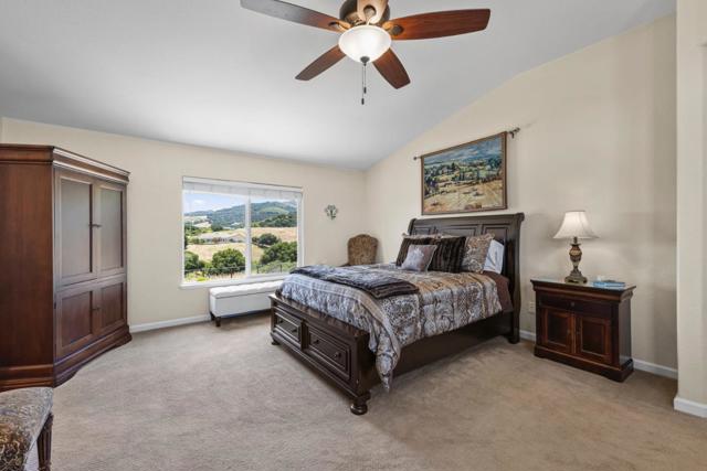 531 Via Vaquero Sur, San Juan Bautista CA: https://media.crmls.org/mediaz/ec7d5276-4936-40b4-bf93-385dff68b0b4.jpg