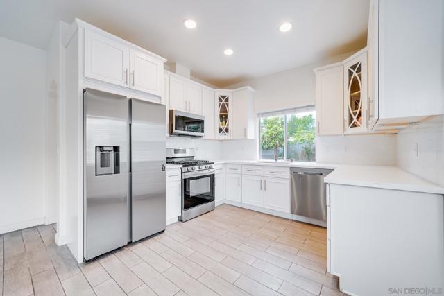 119 Smilax Rd, Vista CA: https://media.crmls.org/mediaz/ec7d5f47-d2fc-4d79-a2a8-efe7bcd84af7.jpg