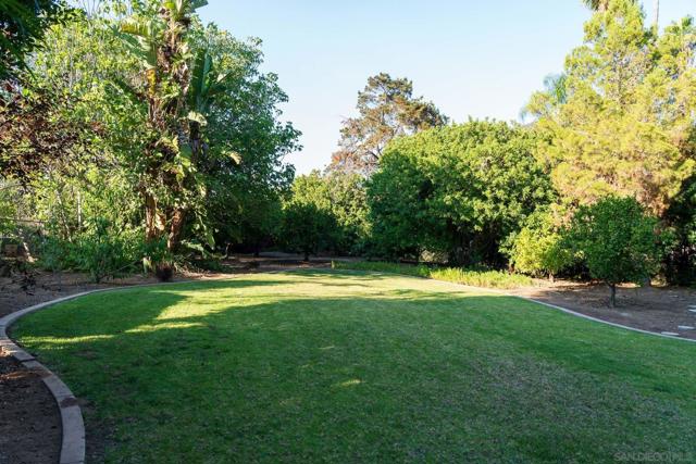 13678 Orchard Gate Road, Poway CA: https://media.crmls.org/mediaz/ec7de333-c705-47db-abe2-2c900b417bee.jpg