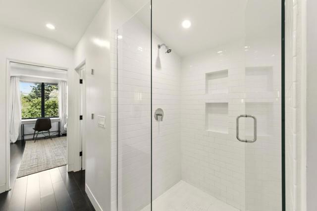 543 8th Avenue, Menlo Park CA: https://media.crmls.org/mediaz/ec7e327a-a561-4143-8b6e-f0b4bc3a920b.jpg