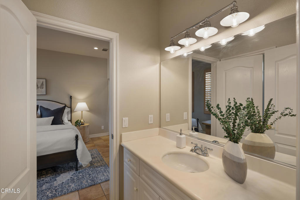 https://media.crmls.org/mediaz/ec7e3b60-84ff-4590-aa7f-ac75d1e0802c.jpg?preset=X-Large