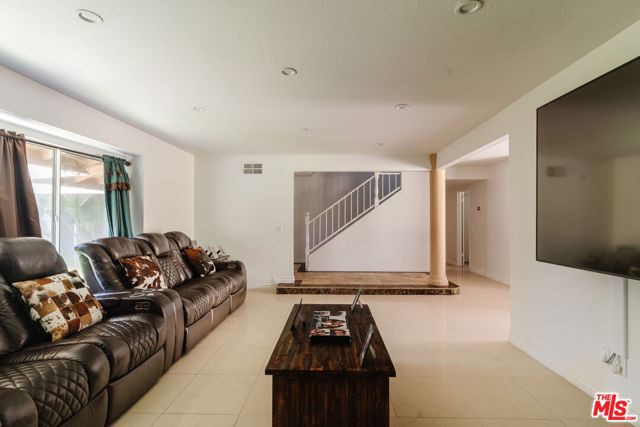 19121 Kenya Street, Porter Ranch CA: https://media.crmls.org/mediaz/ec7f17ca-b6d3-4b77-bb1d-8396ee78b86b.jpg