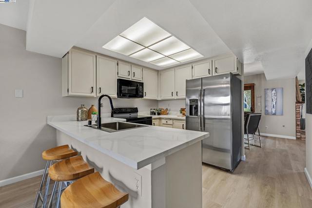 1014 Ironwood Rd, Alameda CA: https://media.crmls.org/mediaz/ec7f2e0b-4b22-4dcf-a205-fa3d996f6811.jpg
