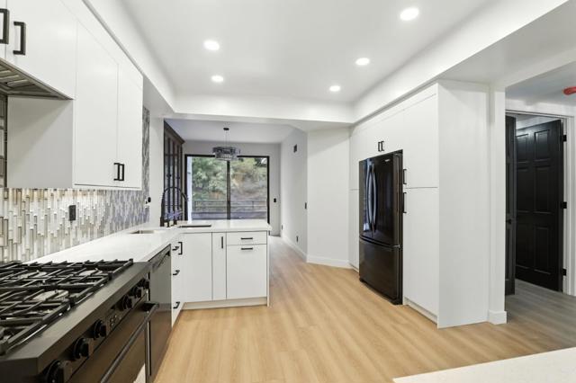 4728 Park Encino Lane, Encino CA: https://media.crmls.org/mediaz/ec7f3a4b-67b3-4804-9884-240f39c74f3f.jpg