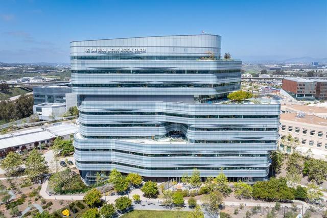 3157 Evening Way, La Jolla CA: https://media.crmls.org/mediaz/ec7faf58-3a49-4548-af9a-2b0a451dc271.jpg
