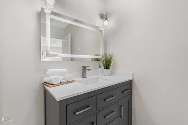 Detail Gallery Image 25 of 37 For 15233 Camarillo St, Sherman Oaks,  CA 91403 - 5 Beds | 4 Baths