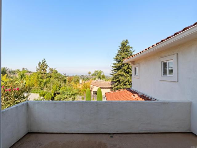 2535 San Clemente Avenue, Vista CA: https://media.crmls.org/mediaz/ec800c0a-1ab8-46fc-b8ad-748b84ada15e.jpg