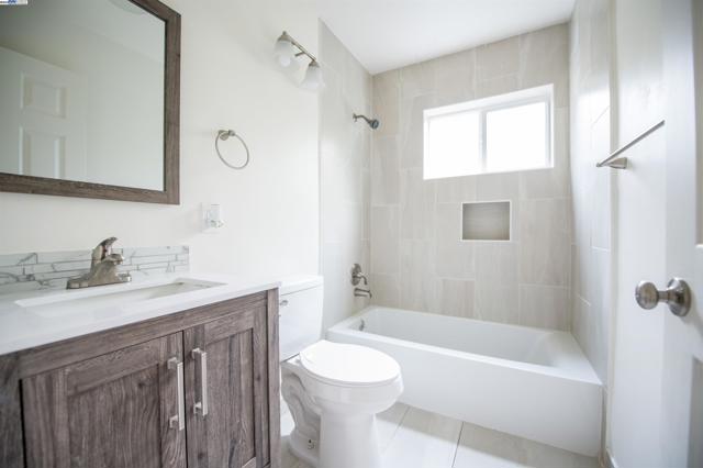 1815 Fairview St, Berkeley CA: https://media.crmls.org/mediaz/ec806cfa-39e5-4aa6-9706-2ebd25d20216.jpg