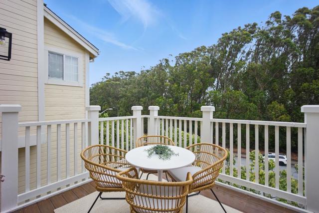 7 Moonlight Court, South San Francisco CA: https://media.crmls.org/mediaz/ec8159df-eef3-4d2d-8315-aed443efbb8c.jpg