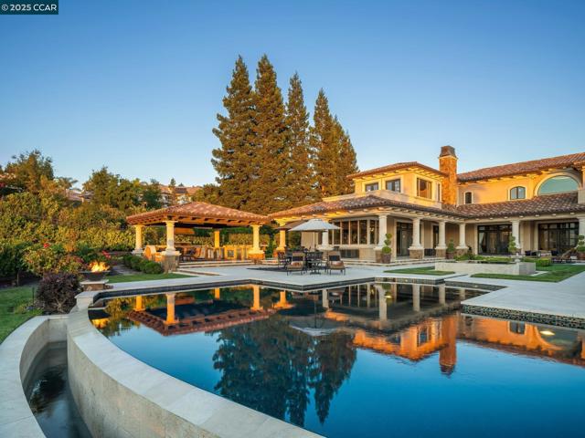 940 Eagle Ridge Dr, Danville CA: https://media.crmls.org/mediaz/ec817d88-2700-4bb2-a57a-205d6ae2181d.jpg