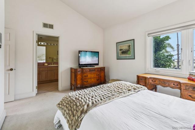 1295 W Redwood St, San Diego CA: https://media.crmls.org/mediaz/ec81914c-962b-4bff-95cd-daa603e07808.jpg