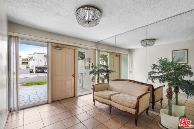 1045 S Bedford Street, Los Angeles CA: https://media.crmls.org/mediaz/ec81cdb2-168d-4fbc-a110-759da84d84d4.jpg