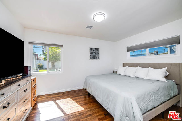 15708 Kalisher Street photo 8