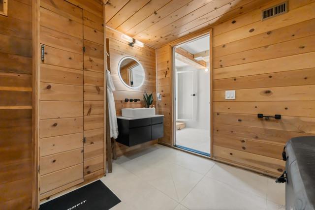 5632 Ladybird Lane, La Jolla CA: https://media.crmls.org/mediaz/ec820f65-e3ae-4722-8183-1dfaf370a3c1.jpg