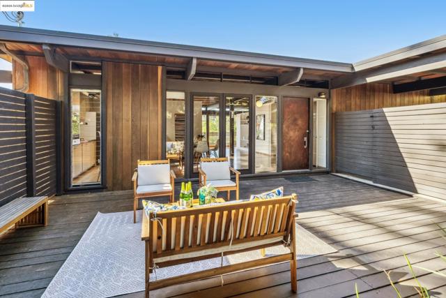 5855 Chelton Dr, Oakland CA: https://media.crmls.org/mediaz/ec823b5c-7a39-4533-b27d-ce0d3afbbbbb.jpg