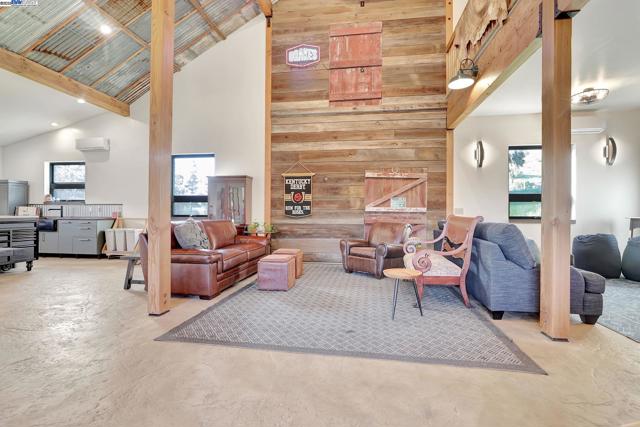 5135 Andrade Rd, Sunol CA: https://media.crmls.org/mediaz/ec8246d8-6037-4bd1-bf00-d5f3764cfd50.jpg