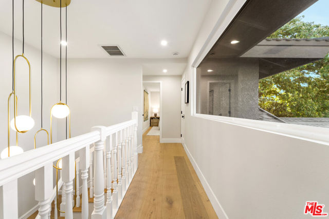 22824 Margarita Drive, Woodland Hills CA: https://media.crmls.org/mediaz/ec82602f-a437-40db-976f-465a1ec2087a.jpg