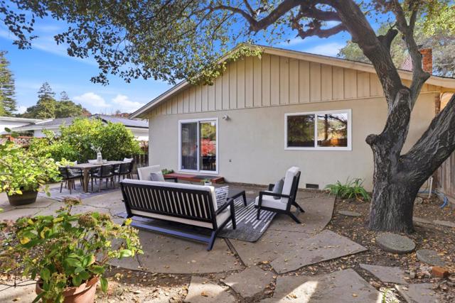 1001 Maywood Drive, Belmont CA: https://media.crmls.org/mediaz/ec82a2f4-d670-4330-99e7-cce78d710fa8.jpg