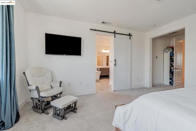2281 Garden Farms Ave, Lathrop CA: https://media.crmls.org/mediaz/ec82a356-65da-40d3-bd53-64c54211270b.jpg