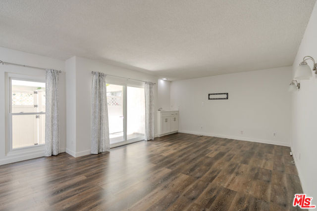 5625 Sumner Way, Culver City, California 90230, 1 Bedroom Bedrooms, ,1 BathroomBathrooms,Condominium,For Sale,Sumner,24407281