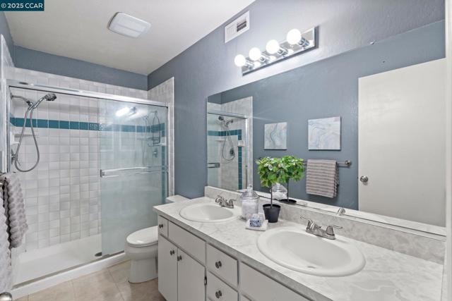 879 Camelback Pl, Pleasant Hill CA: https://media.crmls.org/mediaz/ec82f31a-c57a-44ac-a032-ed8d10d1ec74.jpg