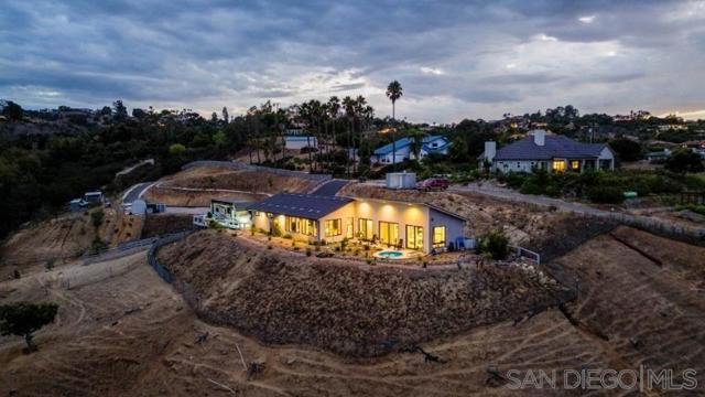 1615 Vista Del Lago, Fallbrook CA: https://media.crmls.org/mediaz/ec83348a-8bd7-4f06-a32d-1ad886a137a7.jpg