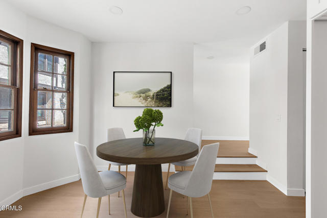Detail Gallery Image 4 of 13 For 11940 Weddington St #19,  Valley Village,  CA 91607 - 2 Beds | 2/1 Baths