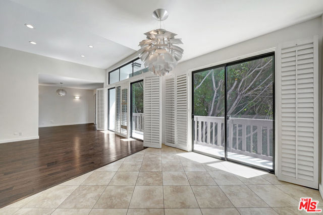 8871 Burton Way, Los Angeles CA: https://media.crmls.org/mediaz/ec8537af-2b23-4ab1-b52e-16e2bd97b56c.jpg