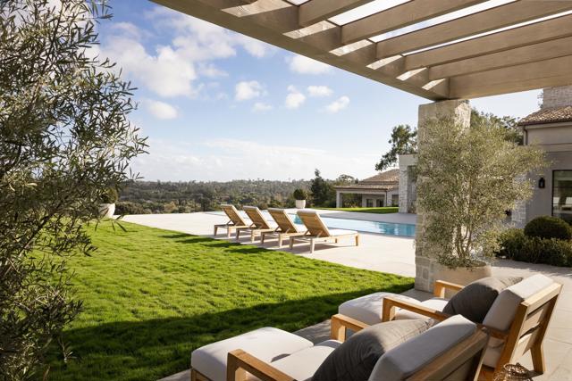 17845 Via de Fortuna, Rancho Santa Fe CA: https://media.crmls.org/mediaz/ec8573d0-5b0e-4cc5-b055-7881cba70e2d.jpg