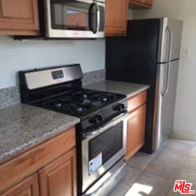 1016 Laguna Avenue, Los Angeles CA: https://media.crmls.org/mediaz/ec85b636-5fd0-4fdc-b2ba-93922357eb78.jpg
