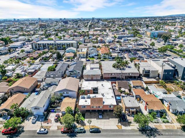 4252 35th St, San Diego CA: https://media.crmls.org/mediaz/ec85d521-18d9-444c-88f0-13d7d2d0869f.jpg