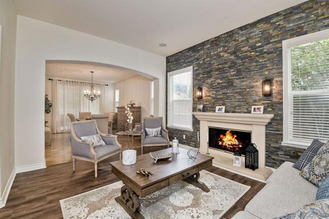 Image 13 of 48 For 993 Hawthorne Creek Dr