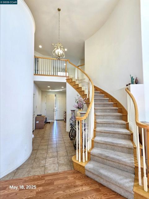 881 Meadow View Dr, Richmond CA: https://media.crmls.org/mediaz/ec875b6a-b150-41b2-a87b-e28c1ff67e66.jpg