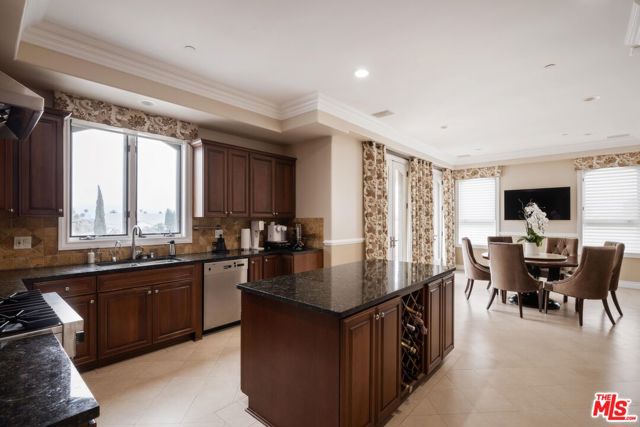 132 S Crescent Drive, Beverly Hills CA: https://media.crmls.org/mediaz/ec8788fb-8e84-4b17-86c5-1d8ed0d32e10.jpg