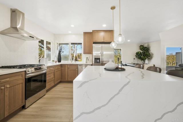Image 4 of 40 For 17515 Devereux Rd