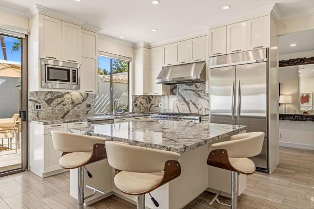 730 Inverness Drive, Rancho Mirage CA: https://media.crmls.org/mediaz/ec87eb8d-864d-4938-8e15-7ffd378a4f5c.jpg