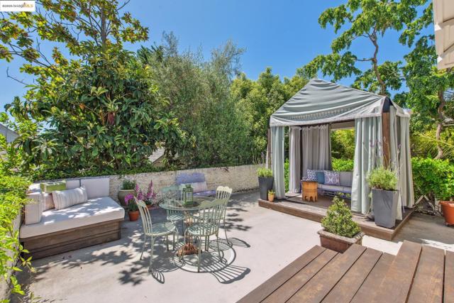 305 The Uplands, Berkeley CA: https://media.crmls.org/mediaz/ec885156-17c1-4d95-a853-2f988c97fc63.jpg