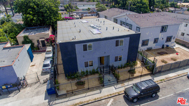 10412 S Figueroa Street, Los Angeles CA: https://media.crmls.org/mediaz/ec8874dd-7bde-4c48-9e2d-f816157979b3.jpg