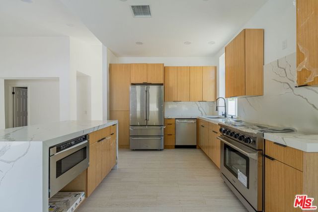 Image 18 of 44 For 70725 Ironwood Drive