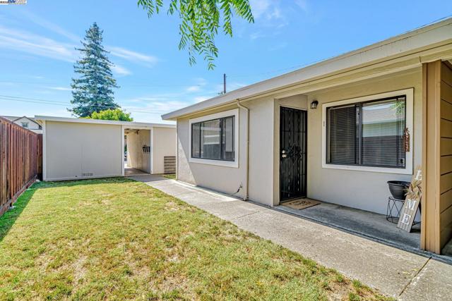 4655 Augustine St, Pleasanton CA: https://media.crmls.org/mediaz/ec89899e-f27b-4682-ba9d-7bf38b8bc061.jpg
