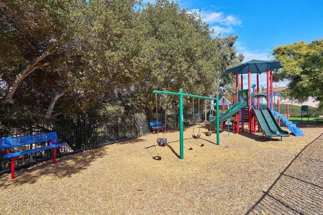 5423 Foxtail Loop, Carlsbad CA: https://media.crmls.org/mediaz/ec89b508-1b89-449e-8c58-f2708a0b4bfd.jpg