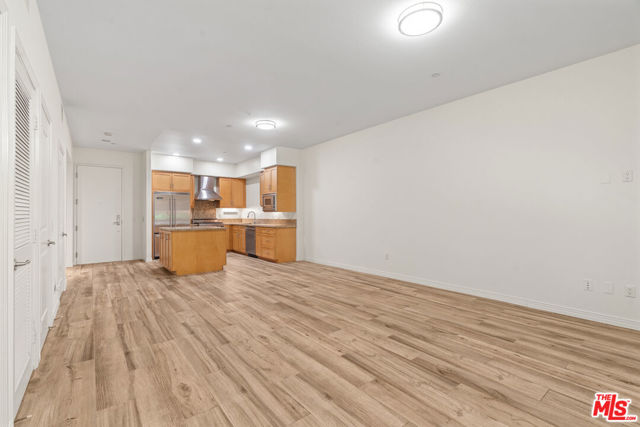 4050 Glencoe Avenue, Marina del Rey CA: https://media.crmls.org/mediaz/ec89c2eb-53fa-4319-a4f7-a79518bb0eb3.jpg